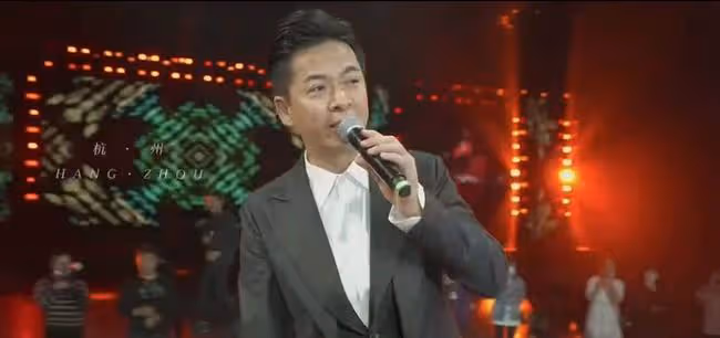 57歲前TVB男星坐街頭吃泡麵,在內地打拚已6年,曾無錢長期租房住