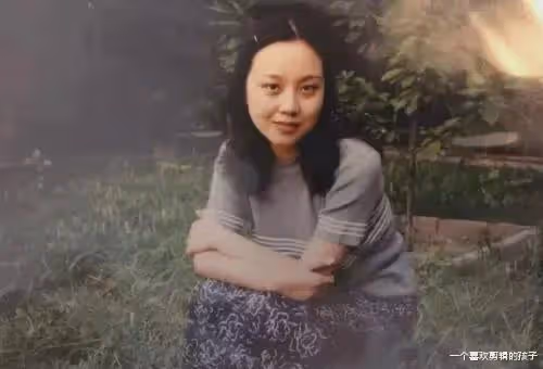 17年前,鄒偉堅決的跟閆妮提出離婚。鄒偉說「房子車子都給你,我只有一個要求」