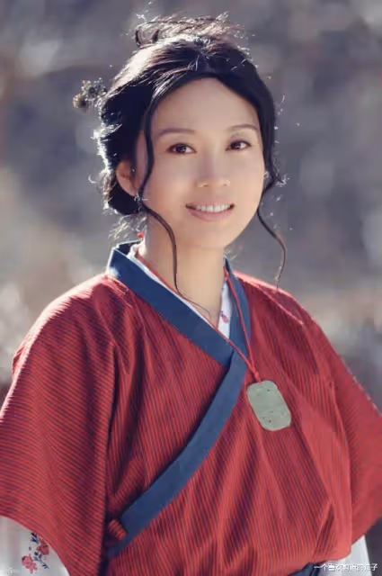 17年前,鄒偉堅決的跟閆妮提出離婚。鄒偉說「房子車子都給你,我只有一個要求」