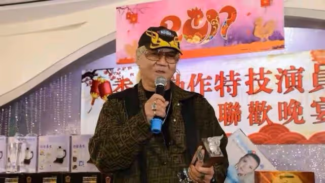 香港69歲大齡藝人被澆油燒傷,因養狗問題被故意放火殺人!