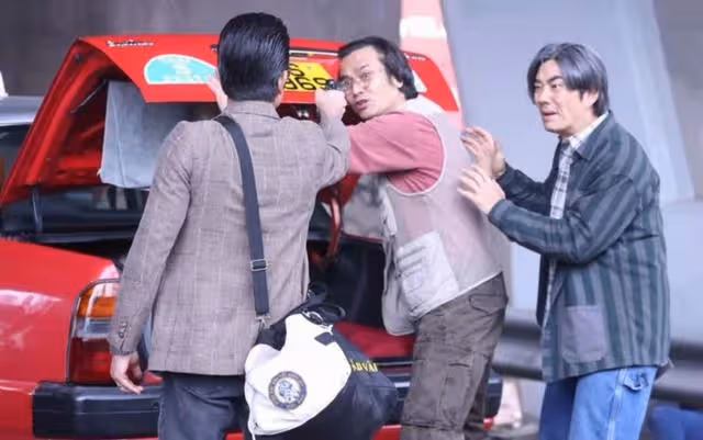 期待!香港知名老戲骨攜兒子拍《臨時械劫》,曾因酷似韓星引熱議