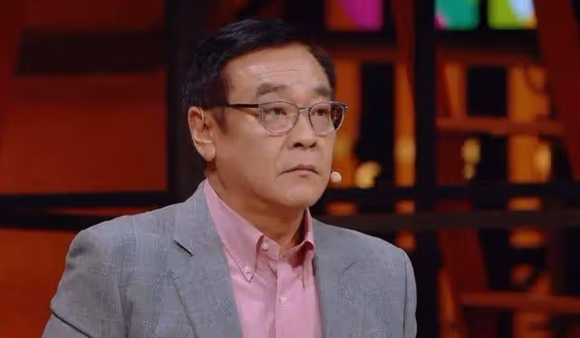 期待!香港知名老戲骨攜兒子拍《臨時械劫》,曾因酷似韓星引熱議
