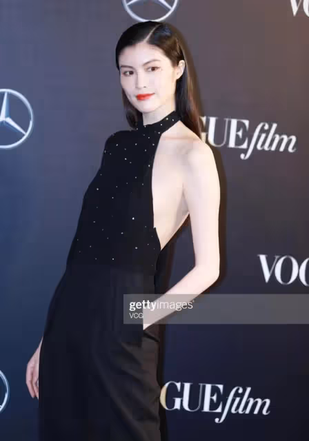 不修圖的女明星長啥樣?娜扎高圓圓生圖顏霸,她卻直接被秒