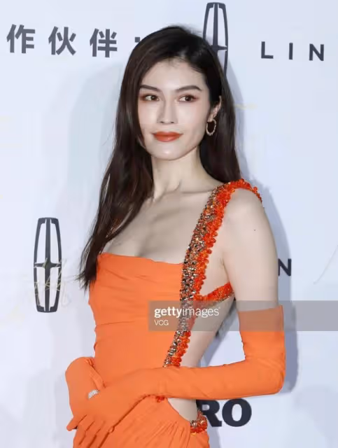不修圖的女明星長啥樣?娜扎高圓圓生圖顏霸,她卻直接被秒
