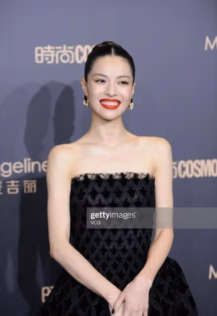 不修圖的女明星長啥樣?娜扎高圓圓生圖顏霸,她卻直接被秒