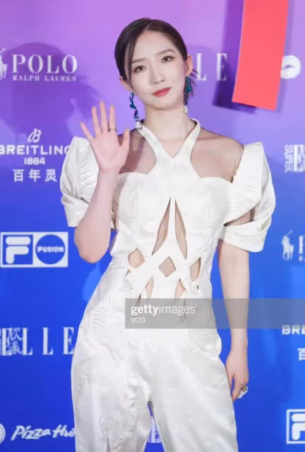不修圖的女明星長啥樣?娜扎高圓圓生圖顏霸,她卻直接被秒