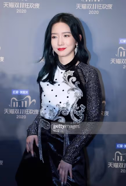 不修圖的女明星長啥樣?娜扎高圓圓生圖顏霸,她卻直接被秒