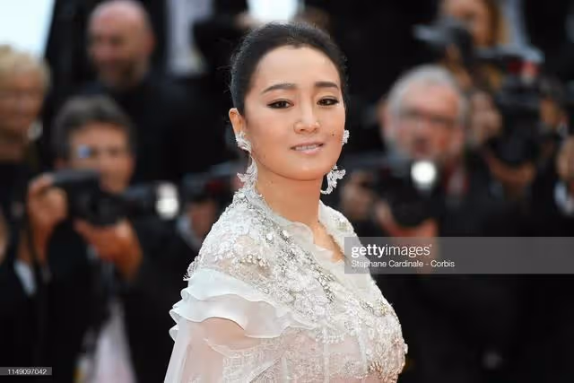 不修圖的女明星長啥樣?娜扎高圓圓生圖顏霸,她卻直接被秒