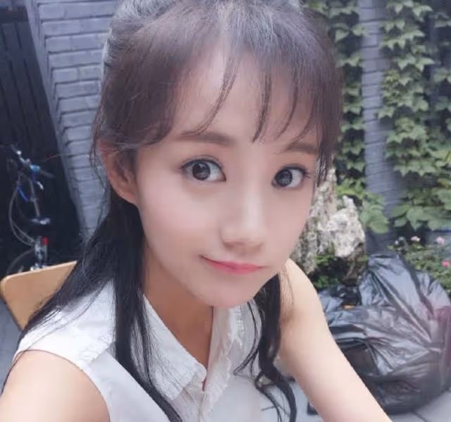 她本是趙麗穎替身,趁穎寶懷孕不斷接戲,如今和趙麗穎平起平坐