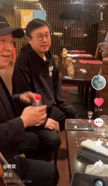 文代會眾星聚會:陳道明吳剛熱聊,杜江喝到臉紅,齊唱祝願祖國好