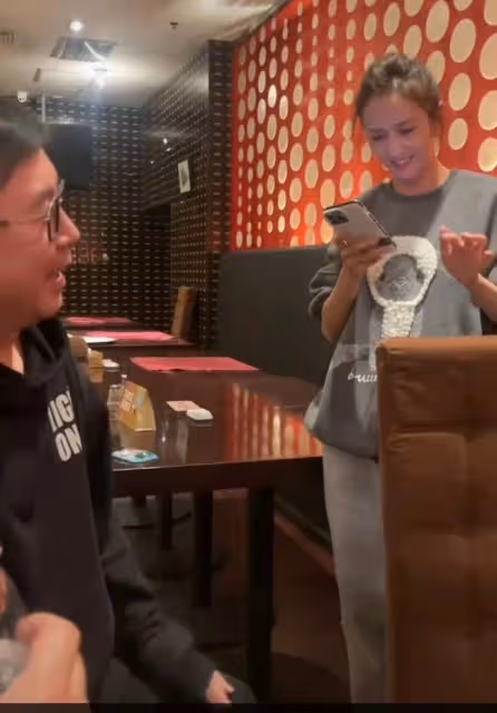 文代會眾星聚會:陳道明吳剛熱聊,杜江喝到臉紅,齊唱祝願祖國好