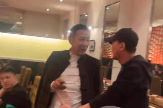 文代會眾星聚會:陳道明吳剛熱聊,杜江喝到臉紅,齊唱祝願祖國好