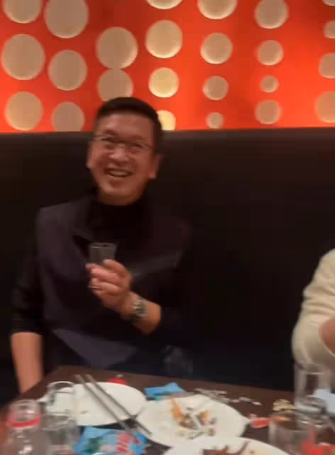 文代會眾星聚會:陳道明吳剛熱聊,杜江喝到臉紅,齊唱祝願祖國好
