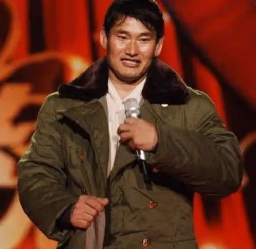 曝52歲朱之文商演排到明年五一,出道10年長紅不衰,傻人有傻福!