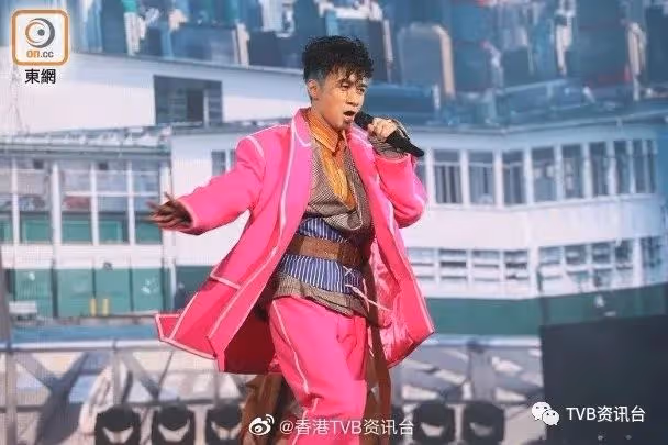 群星唱好TVB跨年夜！人氣男歌星閉關2年復工響頭炮