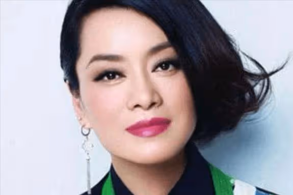 打敗韋唯毛阿敏,卻被親弟弟砸致腦震盪,一代歌后淪落到保姆謀生