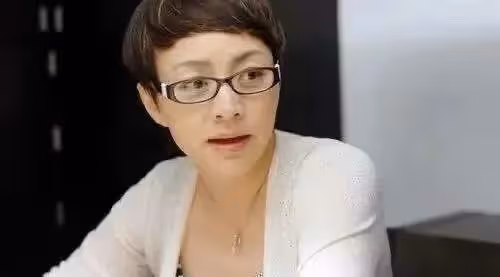 比巴圖大7歲,煙不離手,宋丹丹說白給都不要,這是她看不上兒媳的原因嗎?