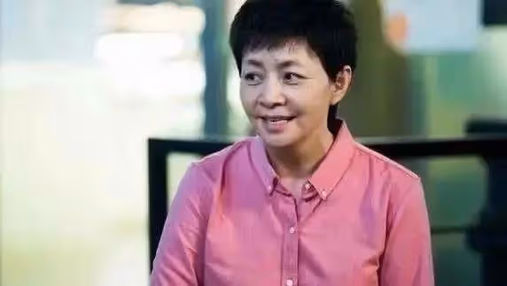 比巴圖大7歲,煙不離手,宋丹丹說白給都不要,這是她看不上兒媳的原因嗎?