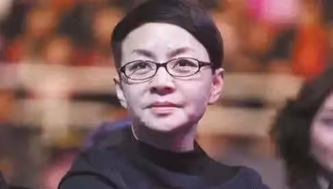 比巴圖大7歲,煙不離手,宋丹丹說白給都不要,這是她看不上兒媳的原因嗎?