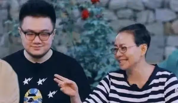 比巴圖大7歲,煙不離手,宋丹丹說白給都不要,這是她看不上兒媳的原因嗎?