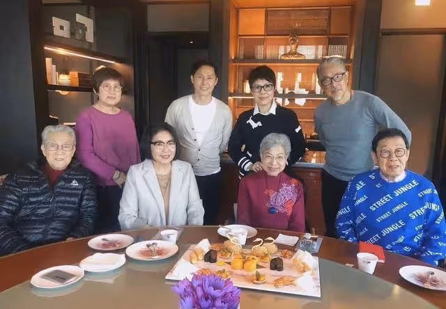 香港演藝圈老戲骨聚會，有人做完開顱手術，有人獲周潤發親自按摩