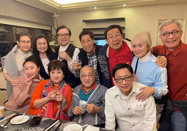 香港演藝圈老戲骨聚會，有人做完開顱手術，有人獲周潤發親自按摩