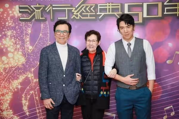 香港演藝圈老戲骨聚會,有人做完開顱手術,有人獲周潤發親自按摩