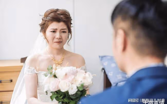 結婚當天被攔門,丈母娘提出的要求讓新郎怒言:退我彩禮,不結了