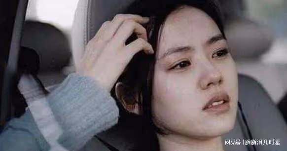 離婚一年後我生病錯打前夫電話,半小時後有人敲門,讓我泣不成聲