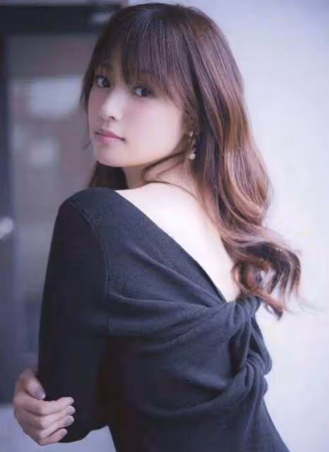 男星收割機深田恭子,和酒井法子爭大叔,37歲即將步豪門
