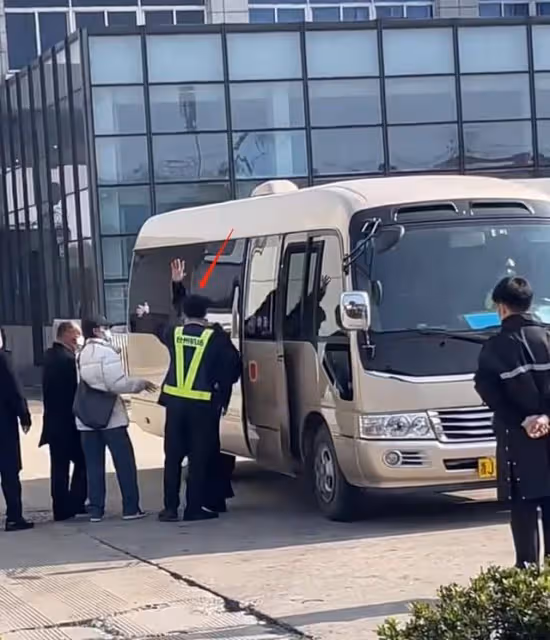 央視跨年晚會路透圖曝光,張藝興睡眼惺忪,吳磊換新髮型帥氣依舊