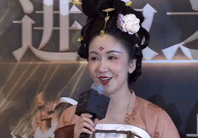 時尚盛典女星生圖:baby清冷,蔡少芬笑出法令紋,婁藝瀟發福明顯