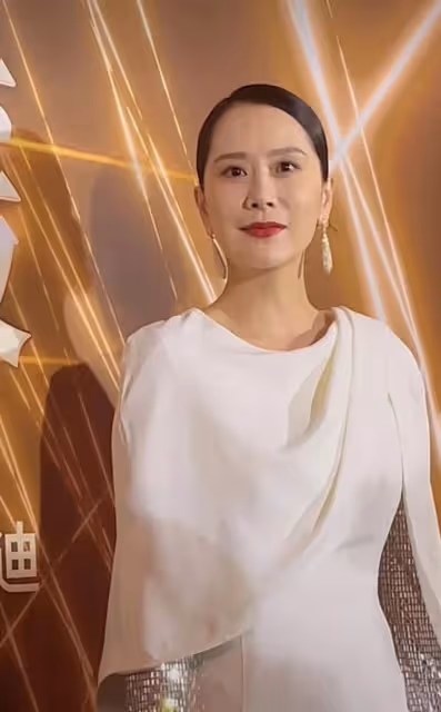 時尚盛典女星生圖:baby清冷,蔡少芬笑出法令紋,婁藝瀟發福明顯