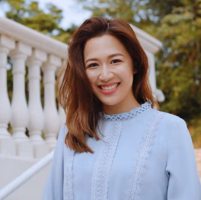 幸福一家三口!TVB知名女星兒子辦百日宴,與爸爸穿父子裝超可愛