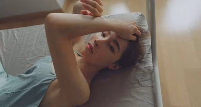 為了金錢我出賣身體,爬上謝頂老男人的床,結局很慘