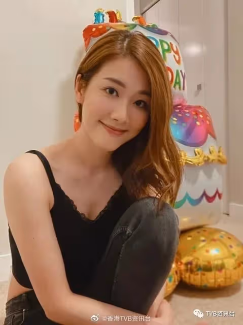 鄧佩儀企回應比選美時重20磅！高海寧小背心加持玩轉身