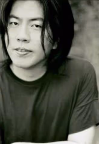 自以為很紅,硬要去鳥巢開演唱會,演出結束妻子哭著賣房填虧損
