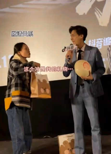 「千萬網紅」瘋產姐妹:因一顆桃意外爆火,真實身份引人猜測