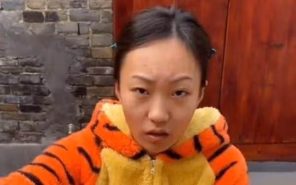 「千萬網紅」瘋產姐妹:因一顆桃意外爆火,真實身份引人猜測