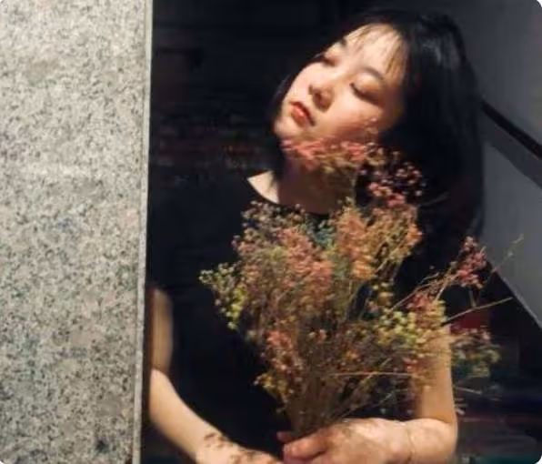 「千萬網紅」瘋產姐妹:因一顆桃意外爆火,真實身份引人猜測