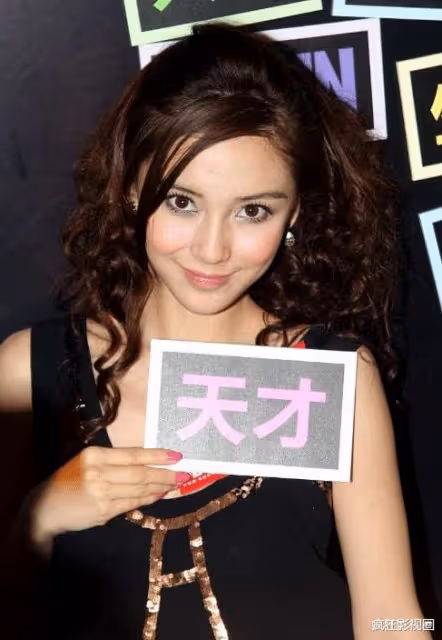 簽過天王、傍過2任富商、斗過摳圖女王,33歲的文詠珊終於翻身了