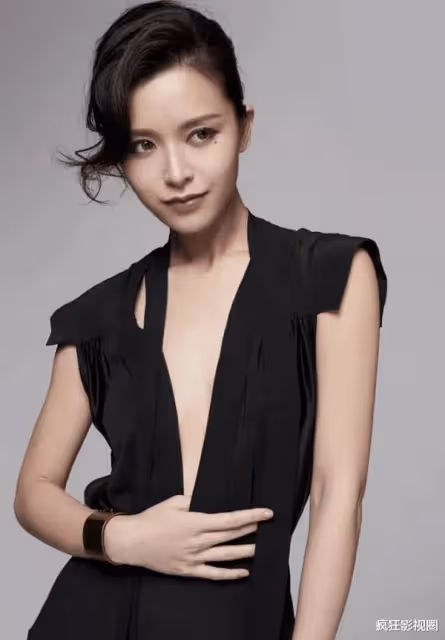 簽過天王、傍過2任富商、斗過摳圖女王，33歲的文詠珊終於翻身了