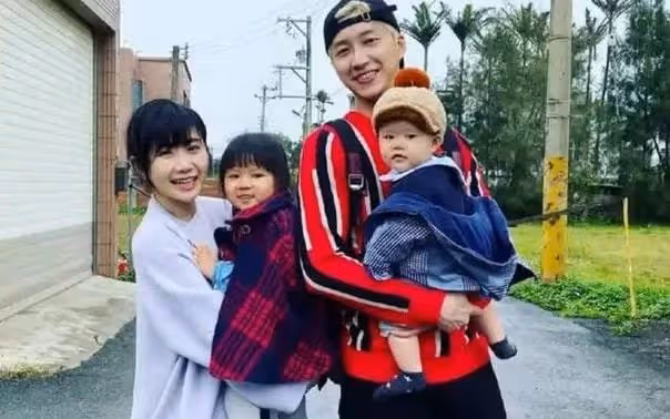福原愛新男友僅僅離婚一個月，是一名商業精英，兩人已同居