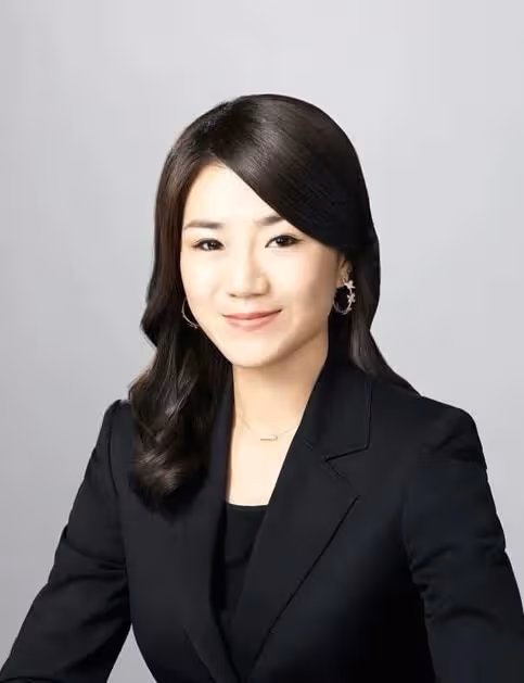 韓版「我爸是李剛」,姐姐一句話逼停飛機,妹妹一杯水潑掉2000億