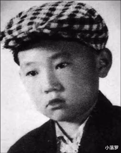 明星小時候照片:張國榮梅艷芳、成龍鄧麗君、謝霆鋒王菲、李小龍、郭德綱