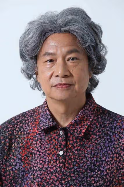 58歲TVB「陰謀情人」新劇反串女人,百變造型曝光,稱是一大挑戰