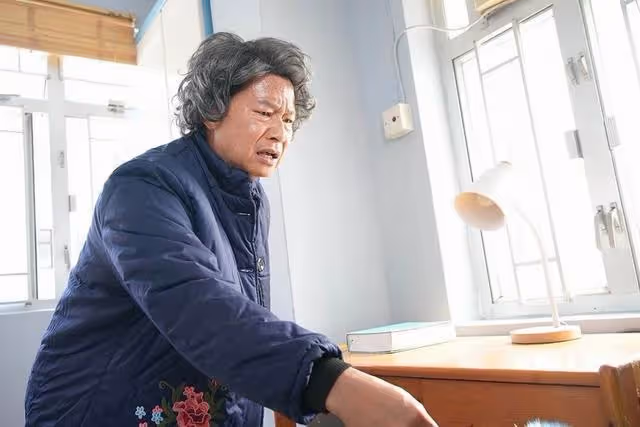 58歲TVB「陰謀情人」新劇反串女人,百變造型曝光,稱是一大挑戰