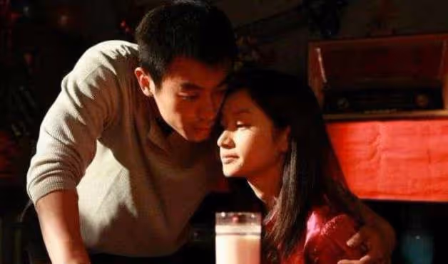 我被燒傷後,妻子跑了,在我同小區和別的男人曖昧