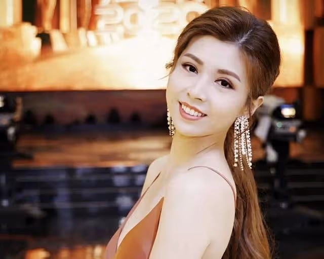 恭喜!TVB著名女星正式簽字結婚,丈夫年賺千萬家庭背景富貴