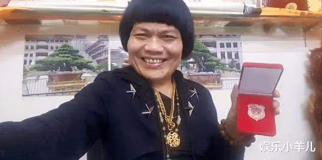 香港第一「醜男」八兩金，從千萬富翁到一貧如洗，與前妻各執一詞